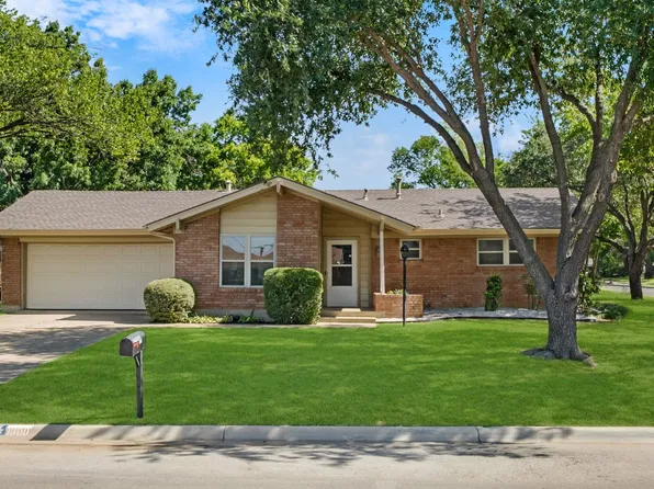 1300 Amherst Dr, Denton, TX 76201
