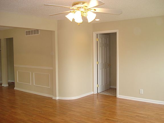 DINING ROOM(LEFT) LIVING ROOM (RIGHT