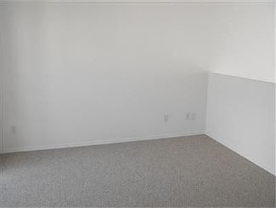 4th image of 702 Broadway Blvd SE APT 12