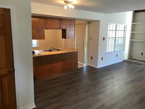4th image of 4127 Loire Dr APT B