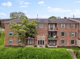 1060 Chatham Park Dr APT D, Pittsburgh, PA 15216