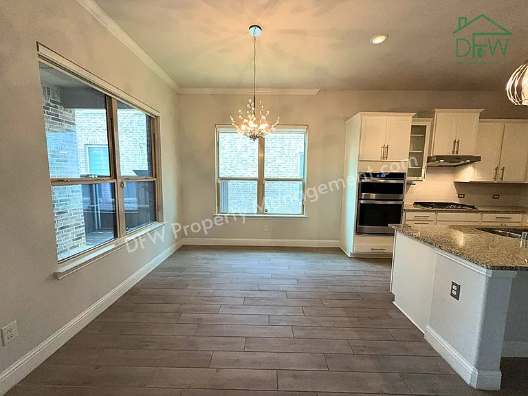 302 Julia Ln — Photo 10