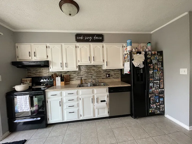 521 E Trevor St — Photo 2