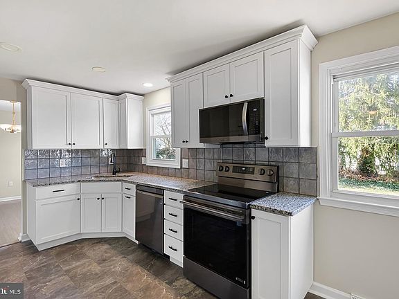5th image of 12 Lesley Ln