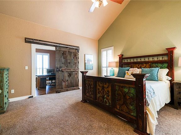 5th image of 212 Kings Way