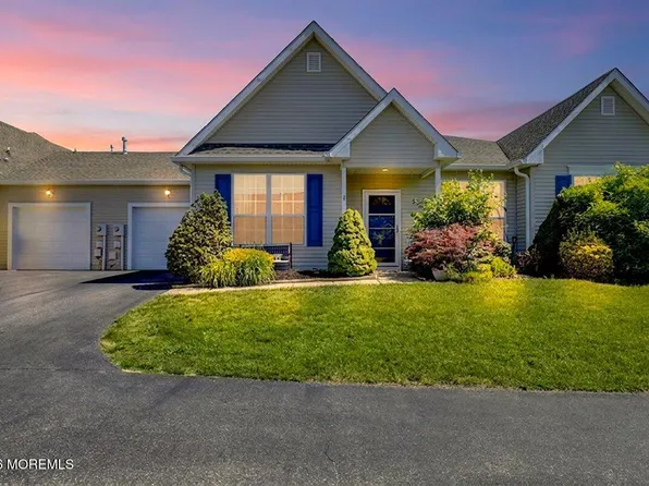 18 Deerchase Lane, Lakewood, NJ 08701