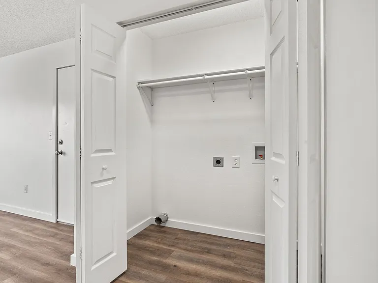 Southcreek Apartments — Photo 26