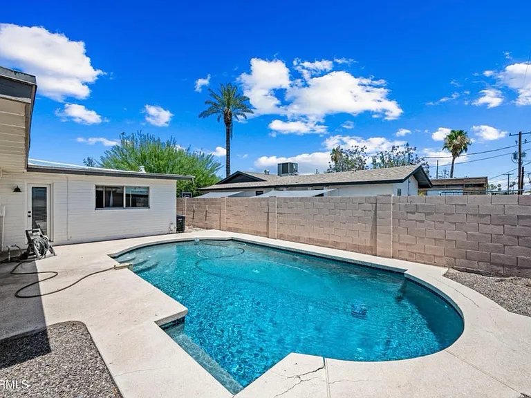 707 E Encanto Dr — Photo 18