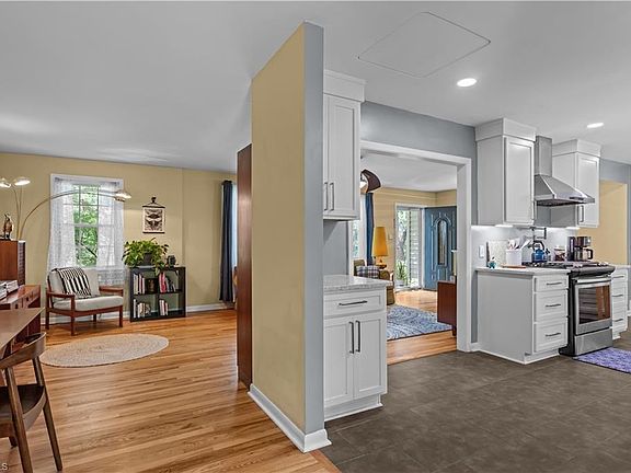 4th image of 2704 Hill N Dale Dr