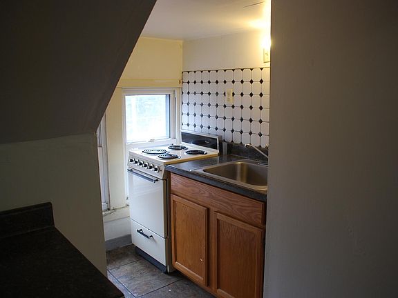 3rd image of 356 E 14th Ave APT 4