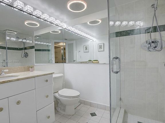 4th image of 2401 Collins Ave APT 1902