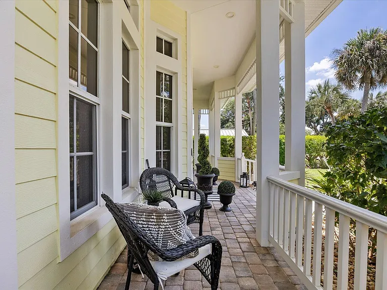 851 SW Pine Tree Ln — Photo 3