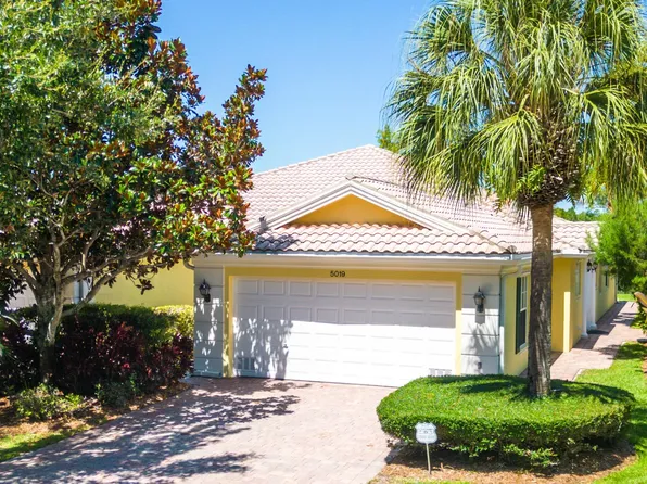 5019 Magnolia Bay Circle, Palm Beach Gardens, FL 33418