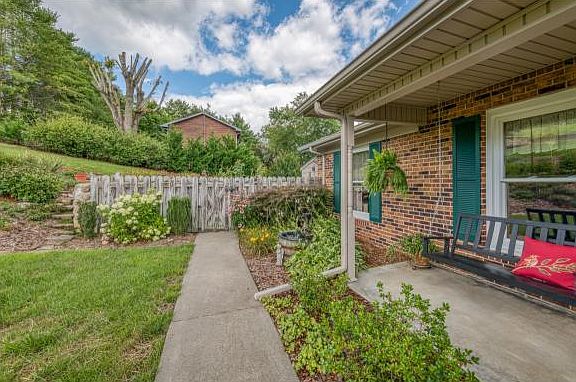 4th image of 2618 Pats Ln