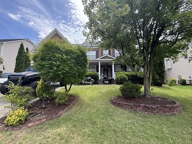 1135 Grogans Mill Dr — Photo 2