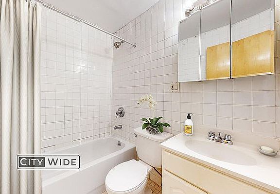 4th image of 226 E 87th St APT 3B