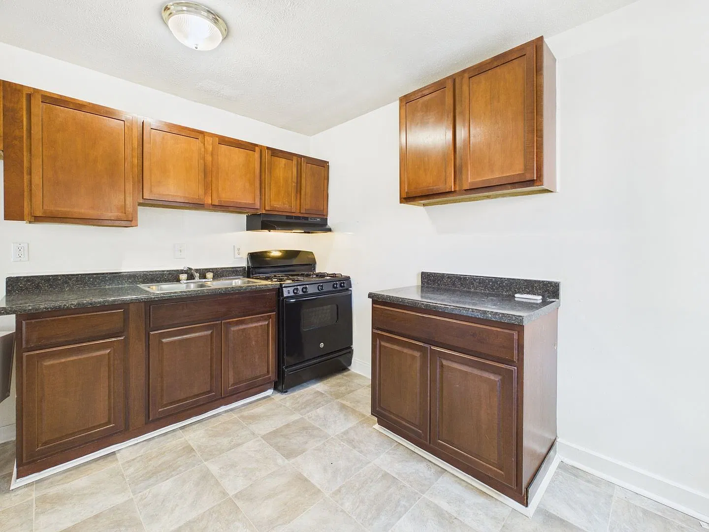 Forest Square Apartments — Photo 4