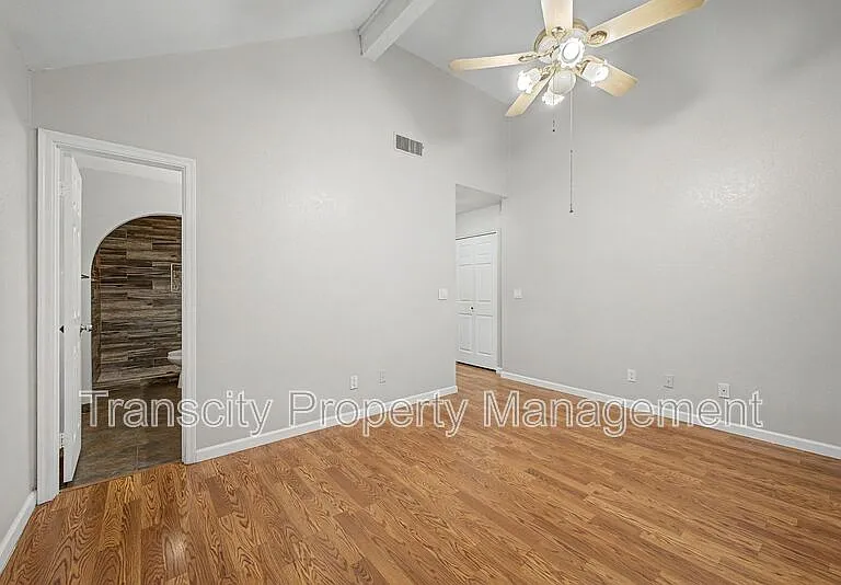 1825 E Secretariat Dr — Photo 11
