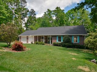 90 Whisperwood Dr, Hendersonville, NC 28791