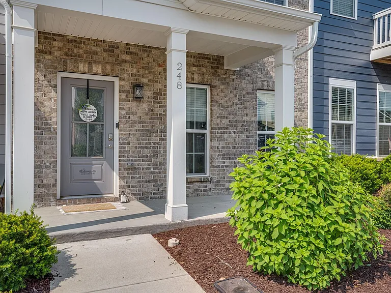 248 Mansfield Dr — Photo 2