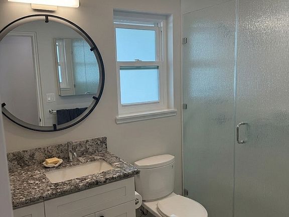 Full Bathroom in hallway