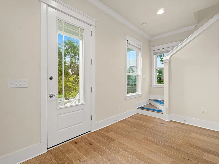 99 Grande Pointe Cir — Photo 3
