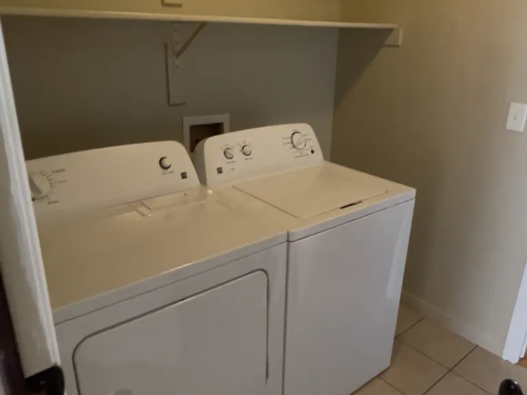 2435 N Charleston Ave — Photo 5
