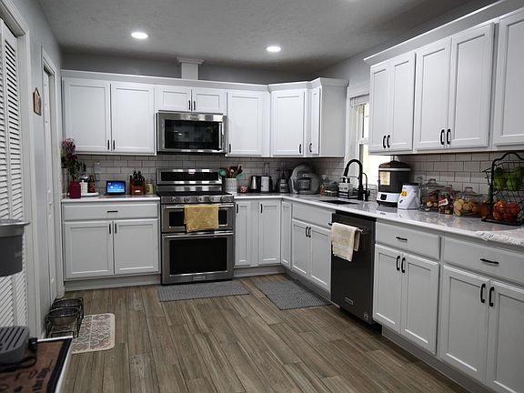 3rd image of 942 W 12th St