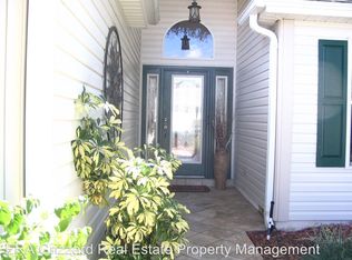 525 Loma Paseo Dr, Lady Lake, FL 32159