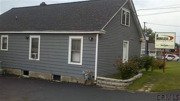 2nd image of 718 Hoosick Rd