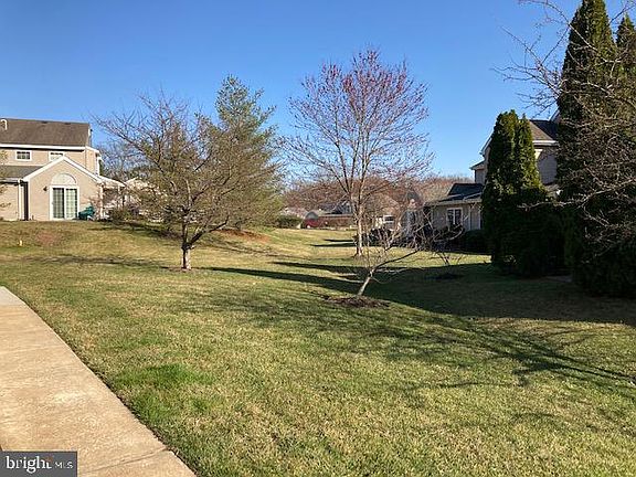 2nd image of 18 Colefax Ct