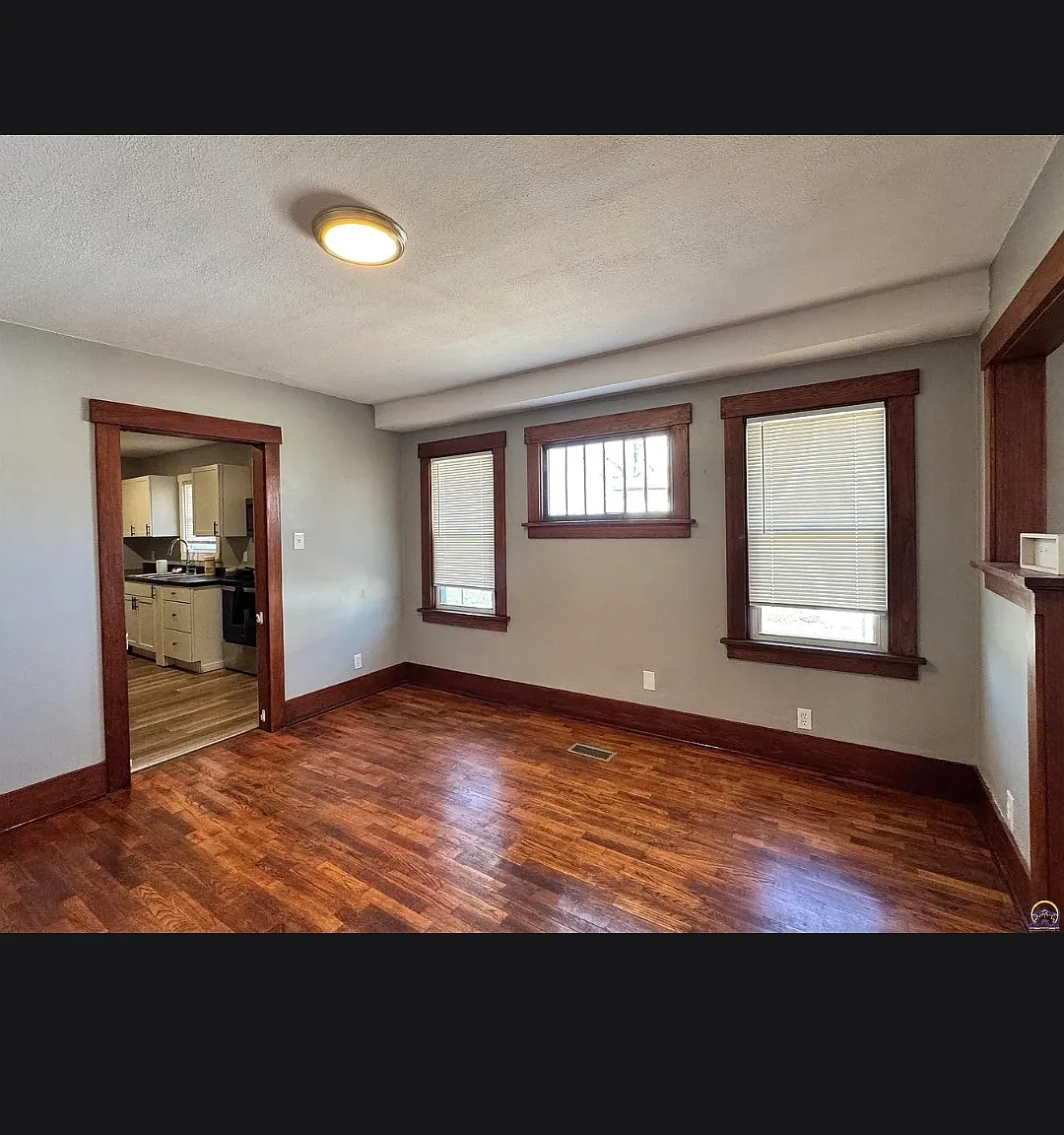 329 NW Waite St — Photo 3