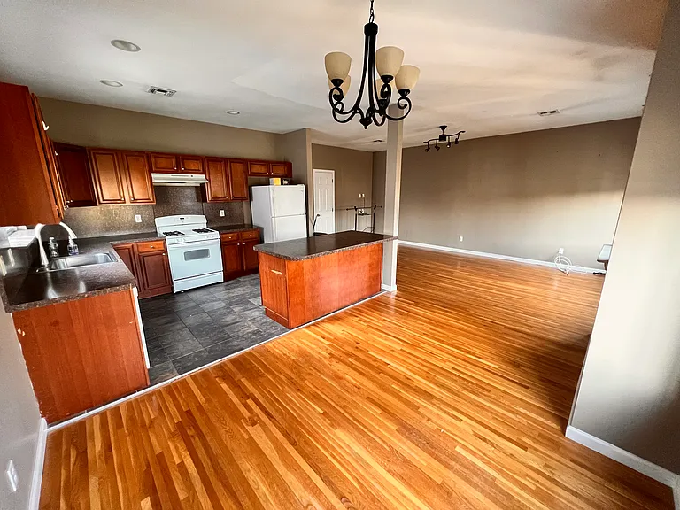 75 Sumner Ave #2 — Photo 15