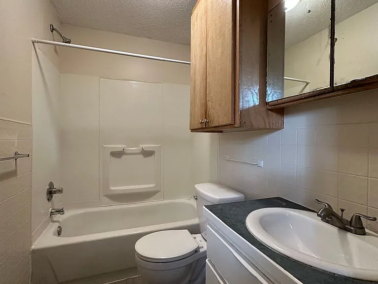 423 Taylor St N #E — Photo 10
