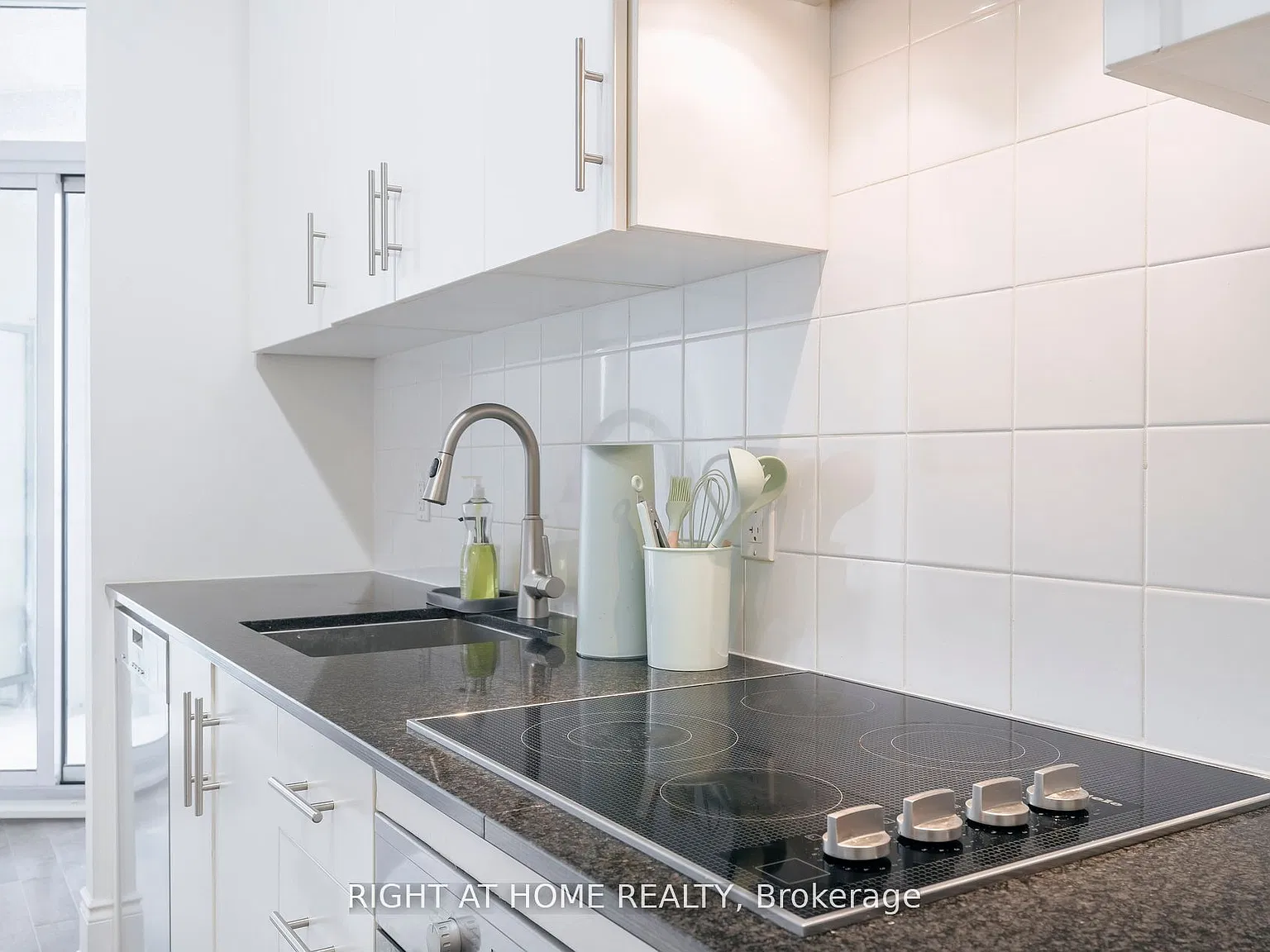 1 bed, $2,400 — Photo 4