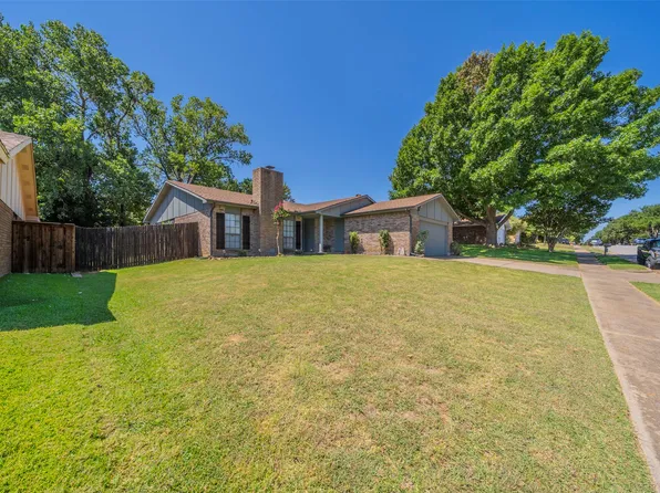 3828 Aspenwood Dr, Bedford, TX 76021