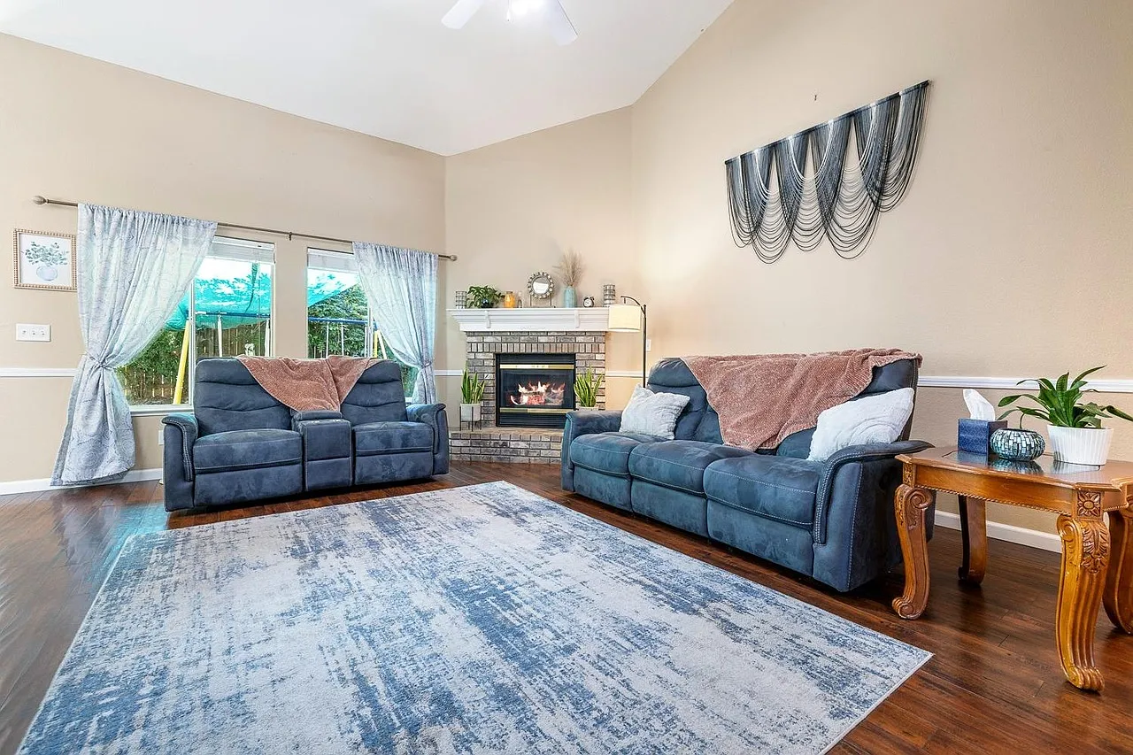 3 bed, 1868 sqft, $2,950 — Photo 4