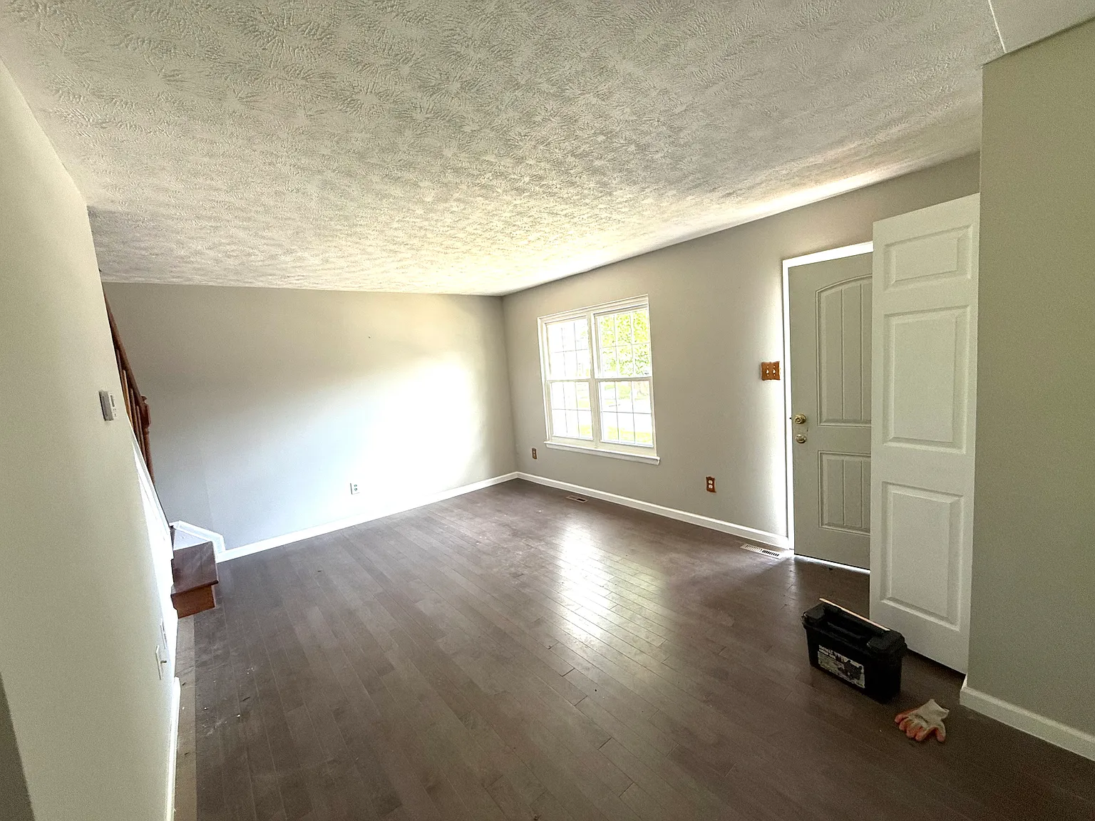 3 bed, 1044 sqft, $2,000 — Photo 3