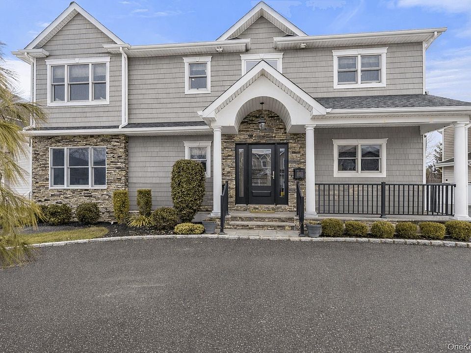 1st image of 75 Syosset Circle