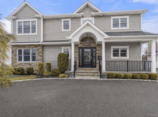 75 Syosset Circle, Syosset, NY 11791