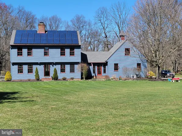 37 Buttonwood Dr, Pilesgrove, NJ 08098