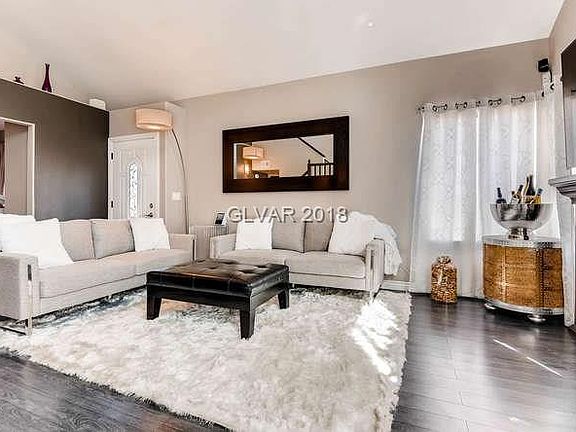 4th image of 2400 Hunt Club St