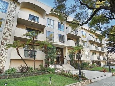 423 N Palm Dr APT 301, Beverly Hills, CA, 90210