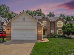 22507 Fawn Rd, Brownstown, MI 48183