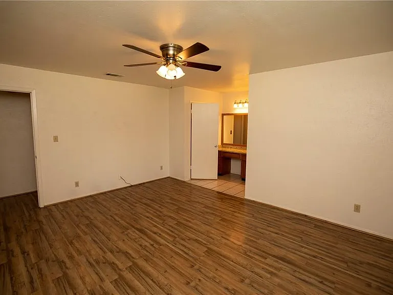 4913 Wing Rd — Photo 10