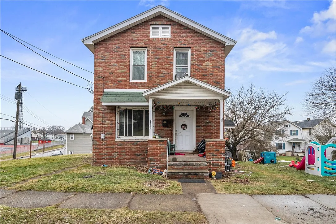722 Superior St photo 1