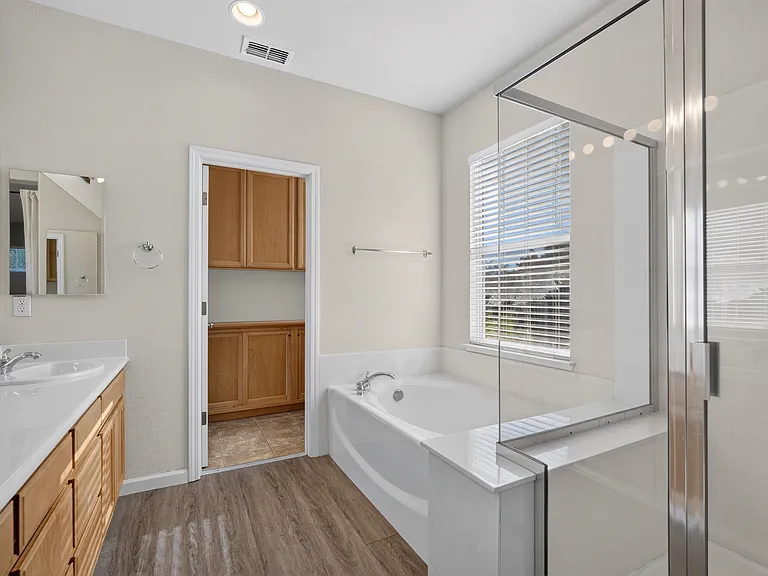 5858 Hazelwood Cmn — Photo 30