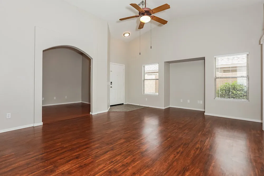 3 bed, 2.0 bath, 1665 sqft, $2,605 — Photo 3