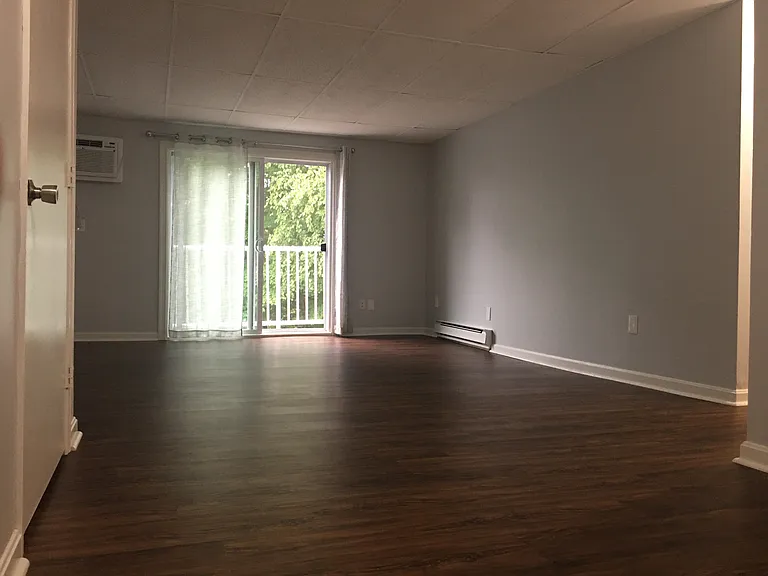 163 Capitol Hill Dr — Photo 2