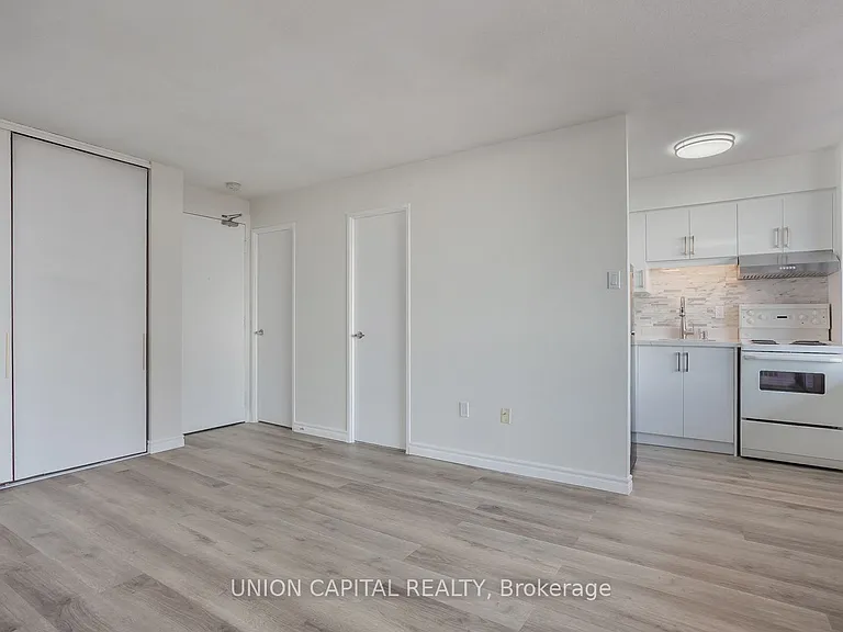 720 Spadina Ave #904 — Photo 2